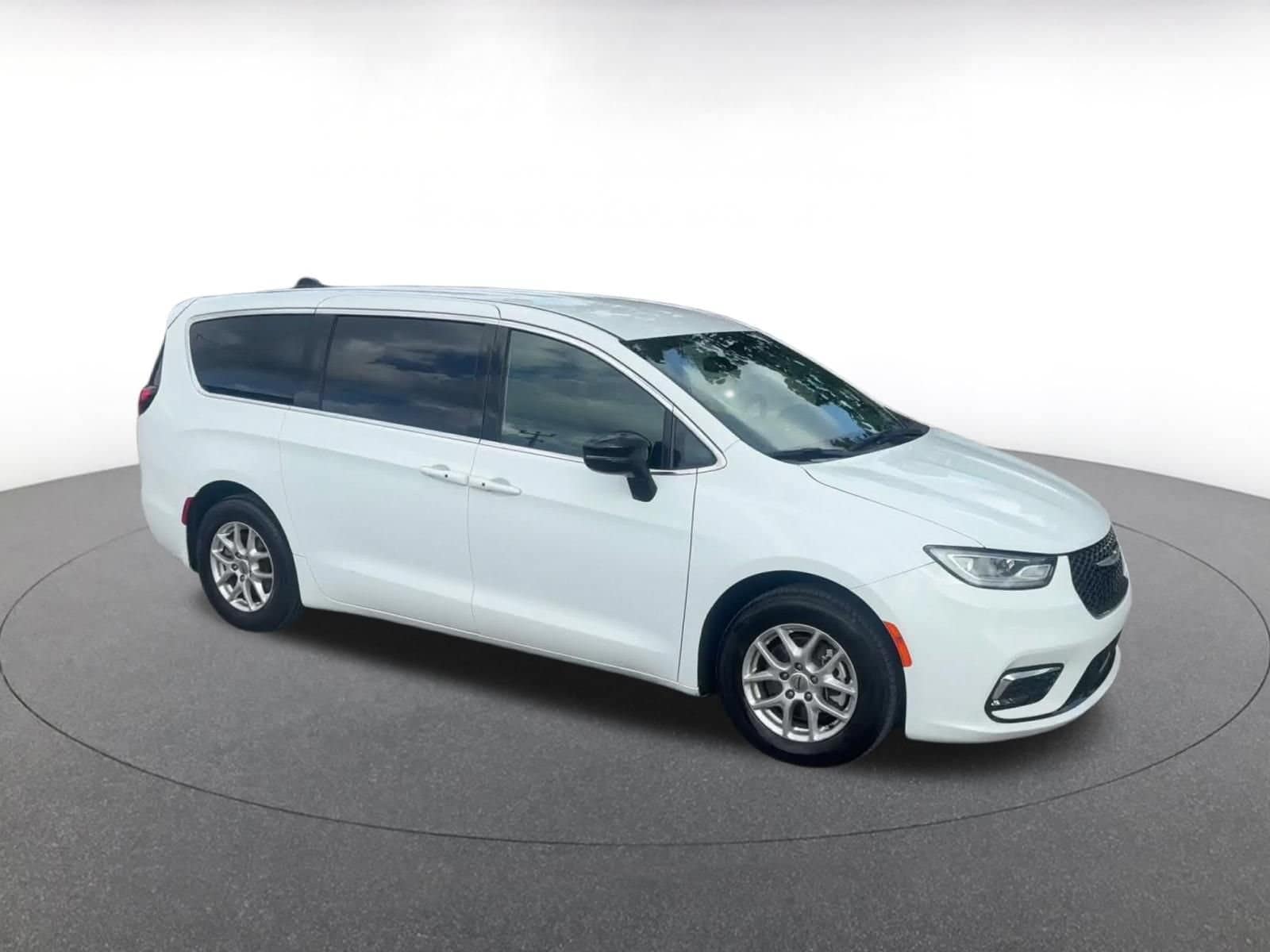 Thumbnail: 2025 Chrysler Pacifica - 2