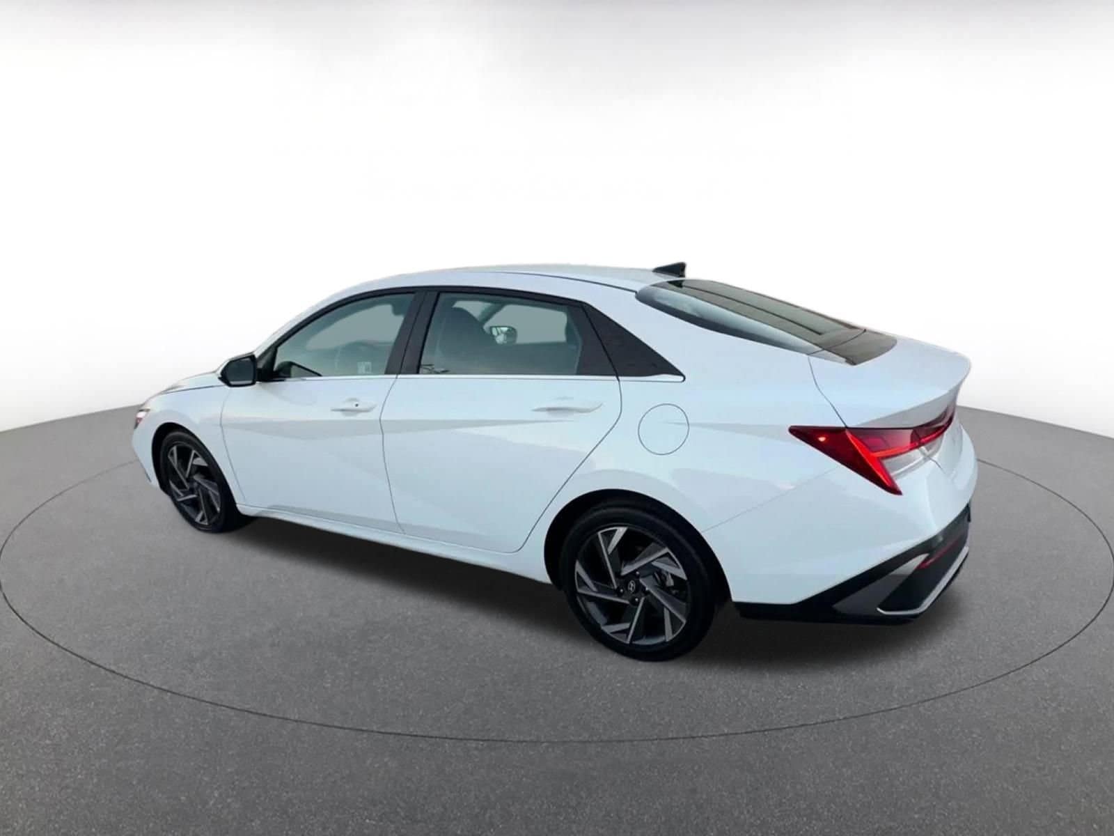 Thumbnail: 2025 Hyundai Elantra - 10