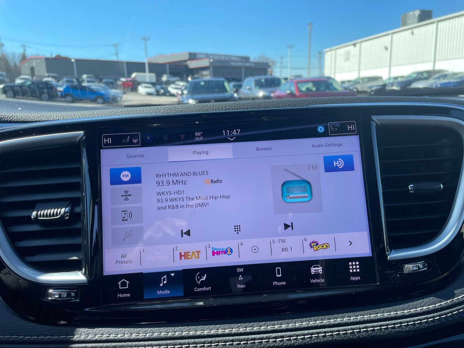 Thumbnail: 2025 Chrysler Pacifica - 20