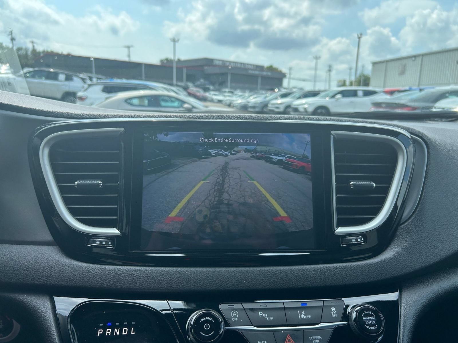 Thumbnail: 2025 Chrysler Pacifica - 18