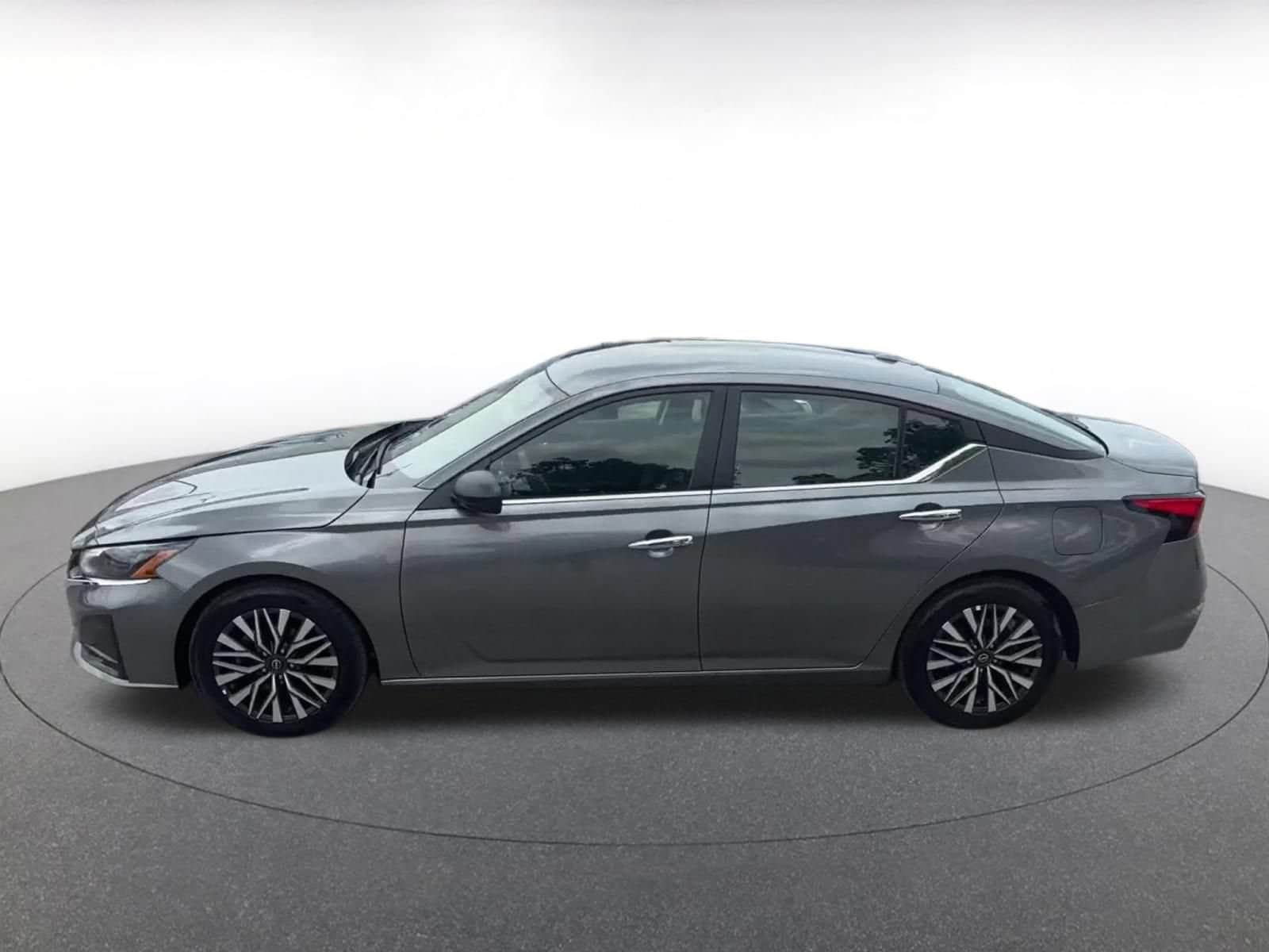 Thumbnail: 2025 Nissan Altima - 9