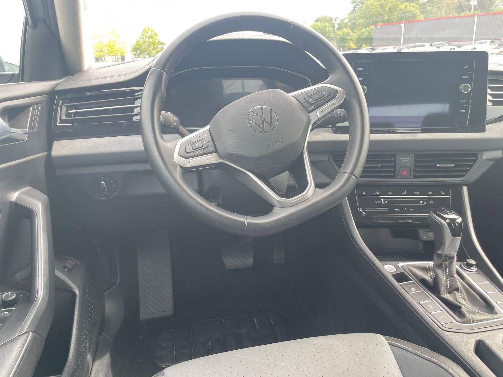 Thumbnail: 2025 Volkswagen Jetta - 33