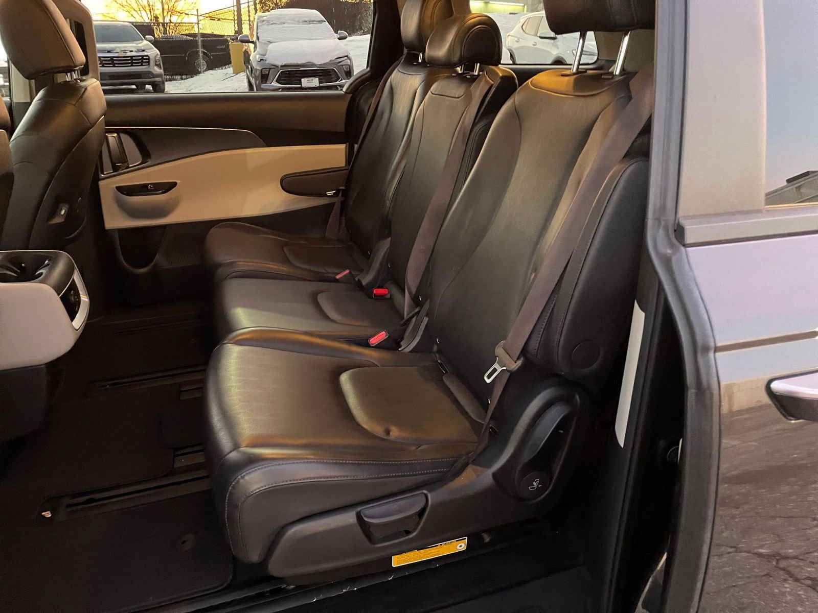 Thumbnail: 2023 Kia Carnival - 25