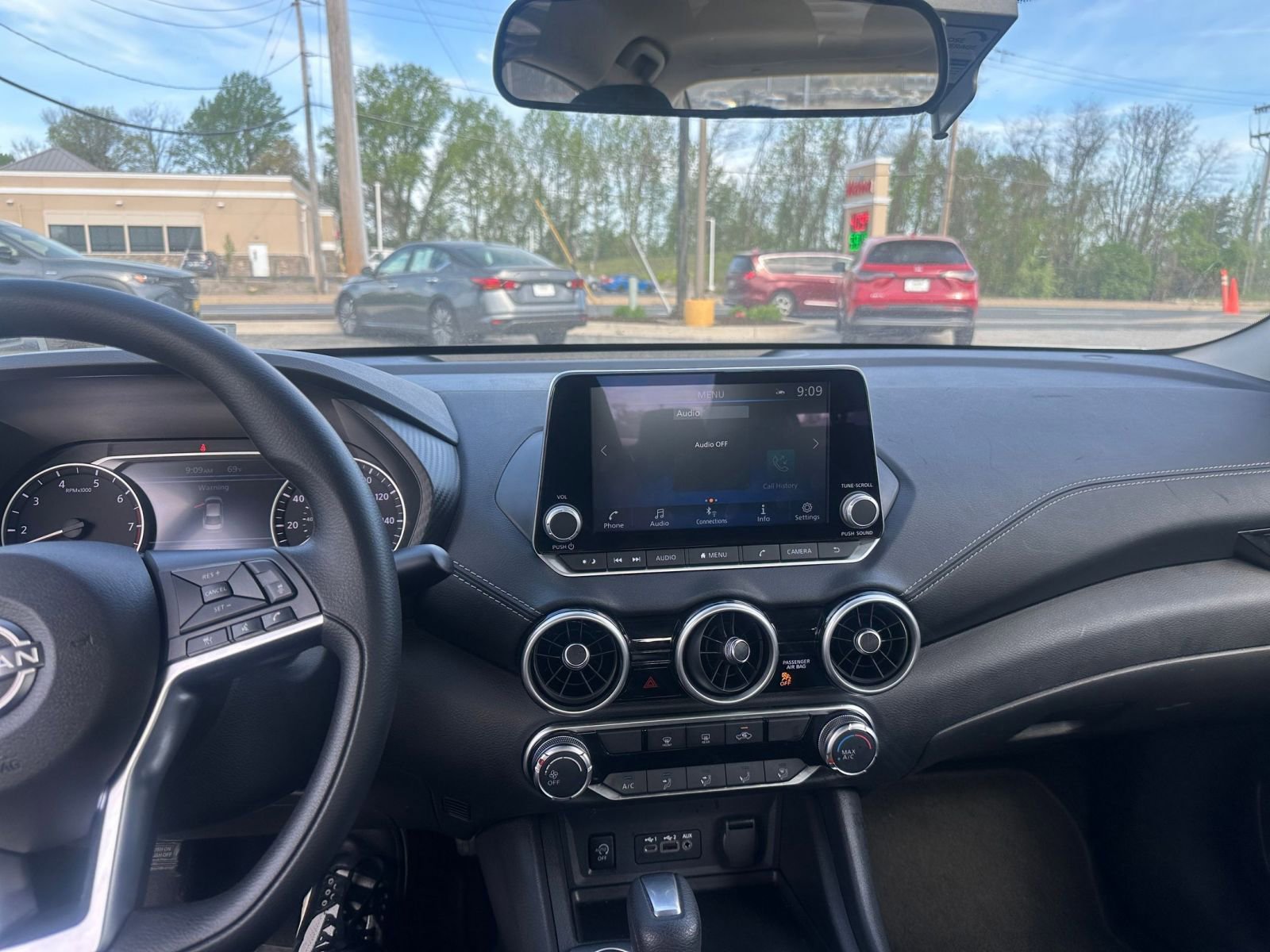 Thumbnail: 2025 Nissan Sentra - 32