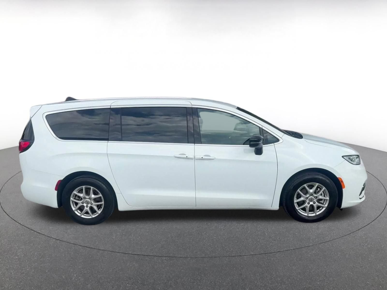 Thumbnail: 2025 Chrysler Pacifica - 13