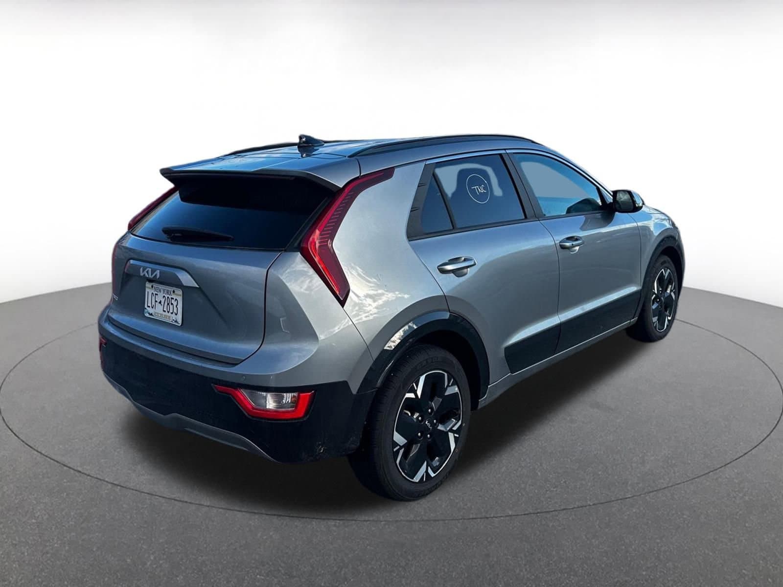 Thumbnail: 2023 Kia Niro - 4