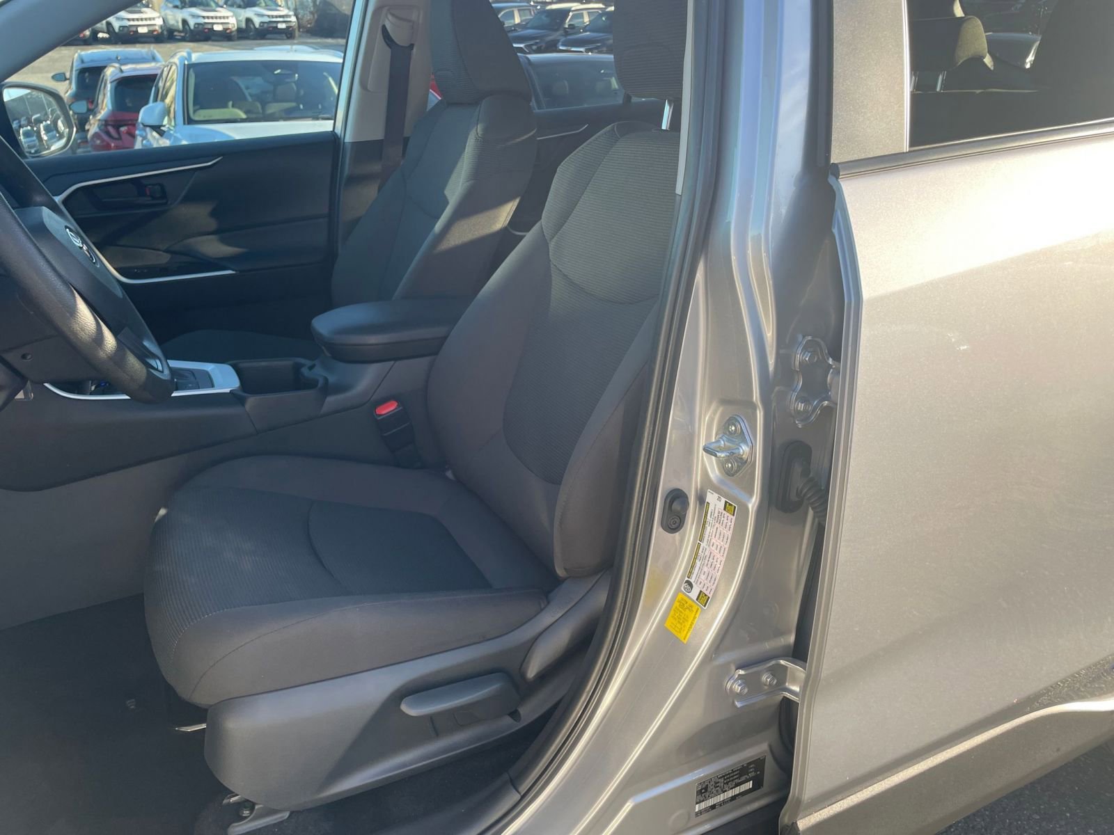 Thumbnail: 2025 Toyota RAV4 - 25