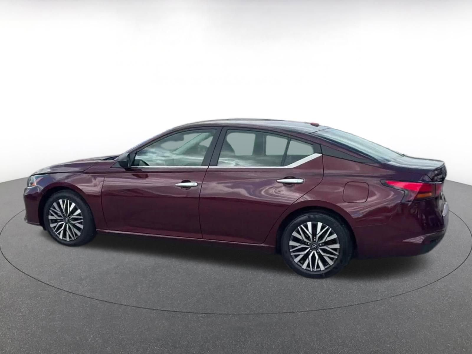 Thumbnail: 2025 Nissan Altima - 10