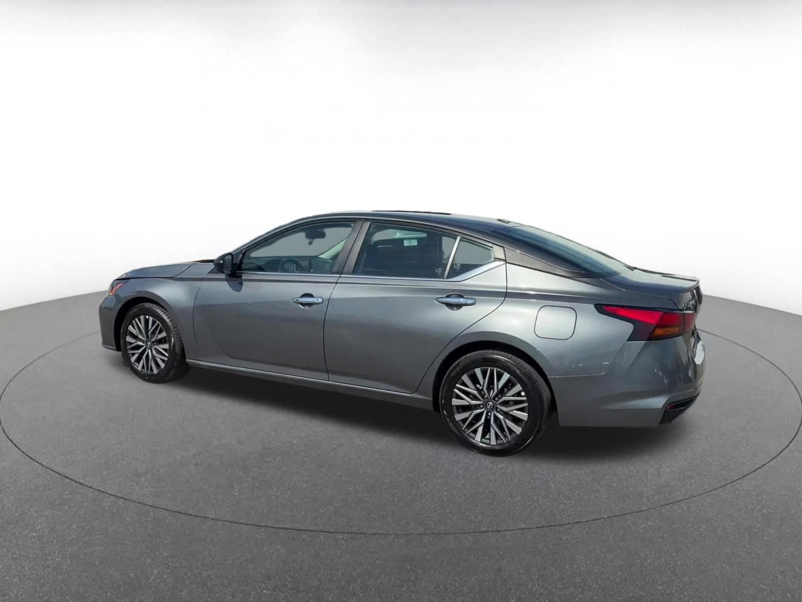Thumbnail: 2025 Nissan Altima - 10