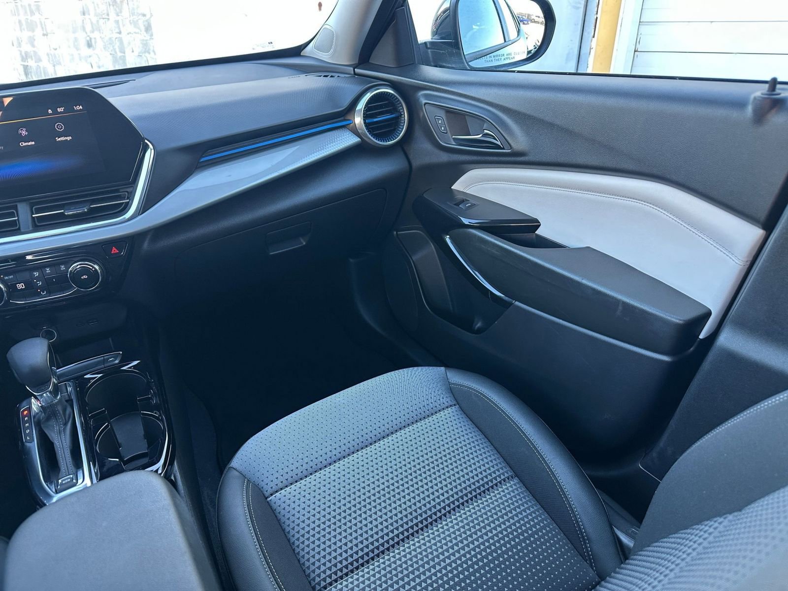 Thumbnail: 2025 Chevrolet Trax - 33