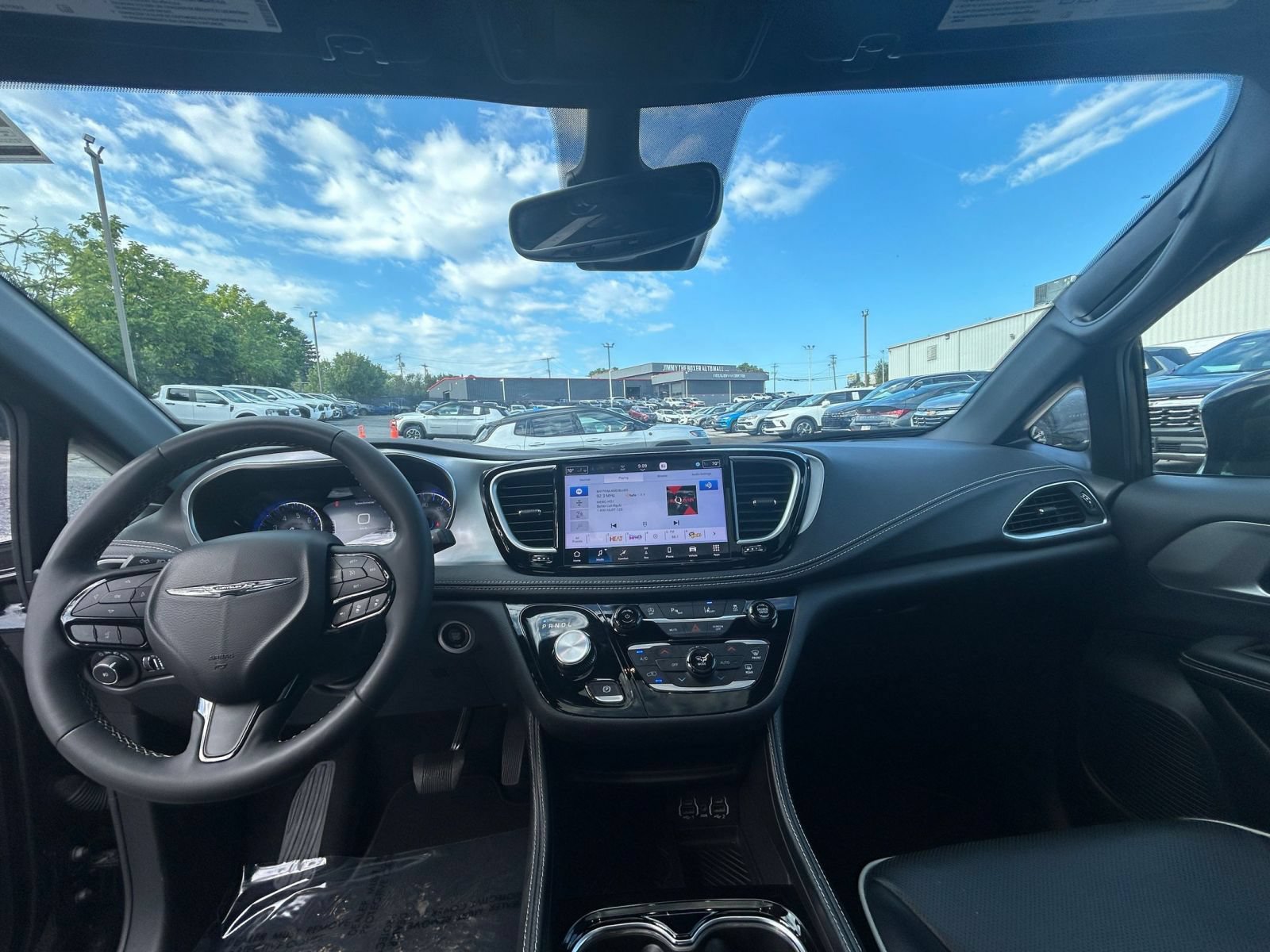 Thumbnail: 2025 Chrysler Pacifica - 27