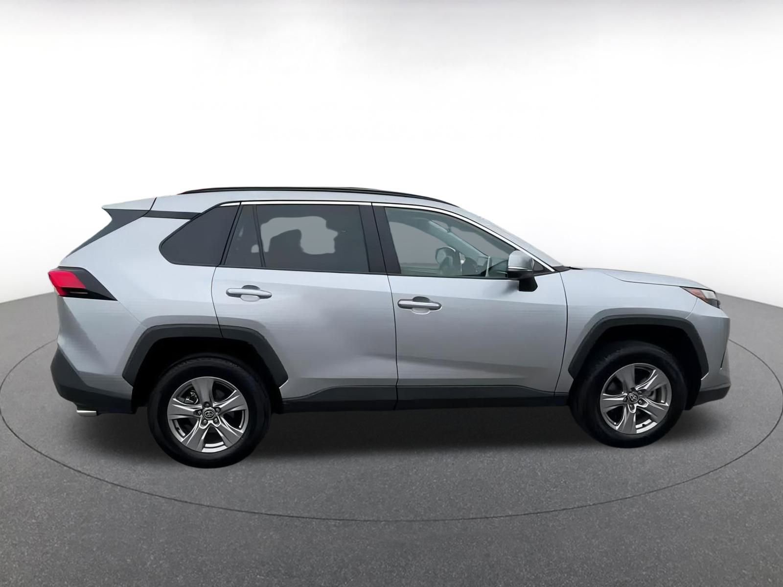 2024 Toyota RAV4 XLE 16