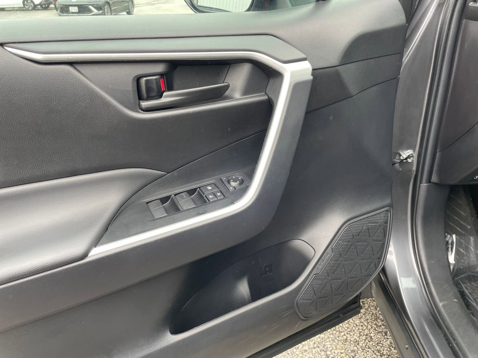 Thumbnail: 2025 Toyota RAV4 - 18