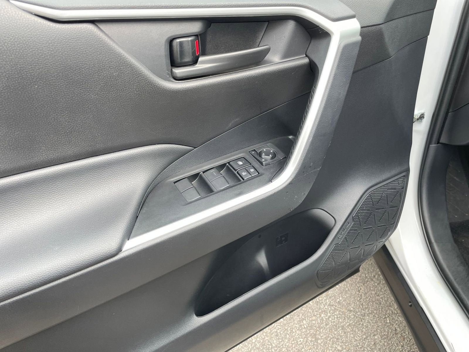 Thumbnail: 2025 Toyota RAV4 - 20