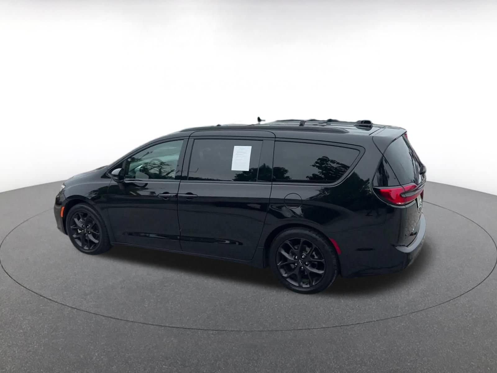 Thumbnail: 2025 Chrysler Pacifica - 8