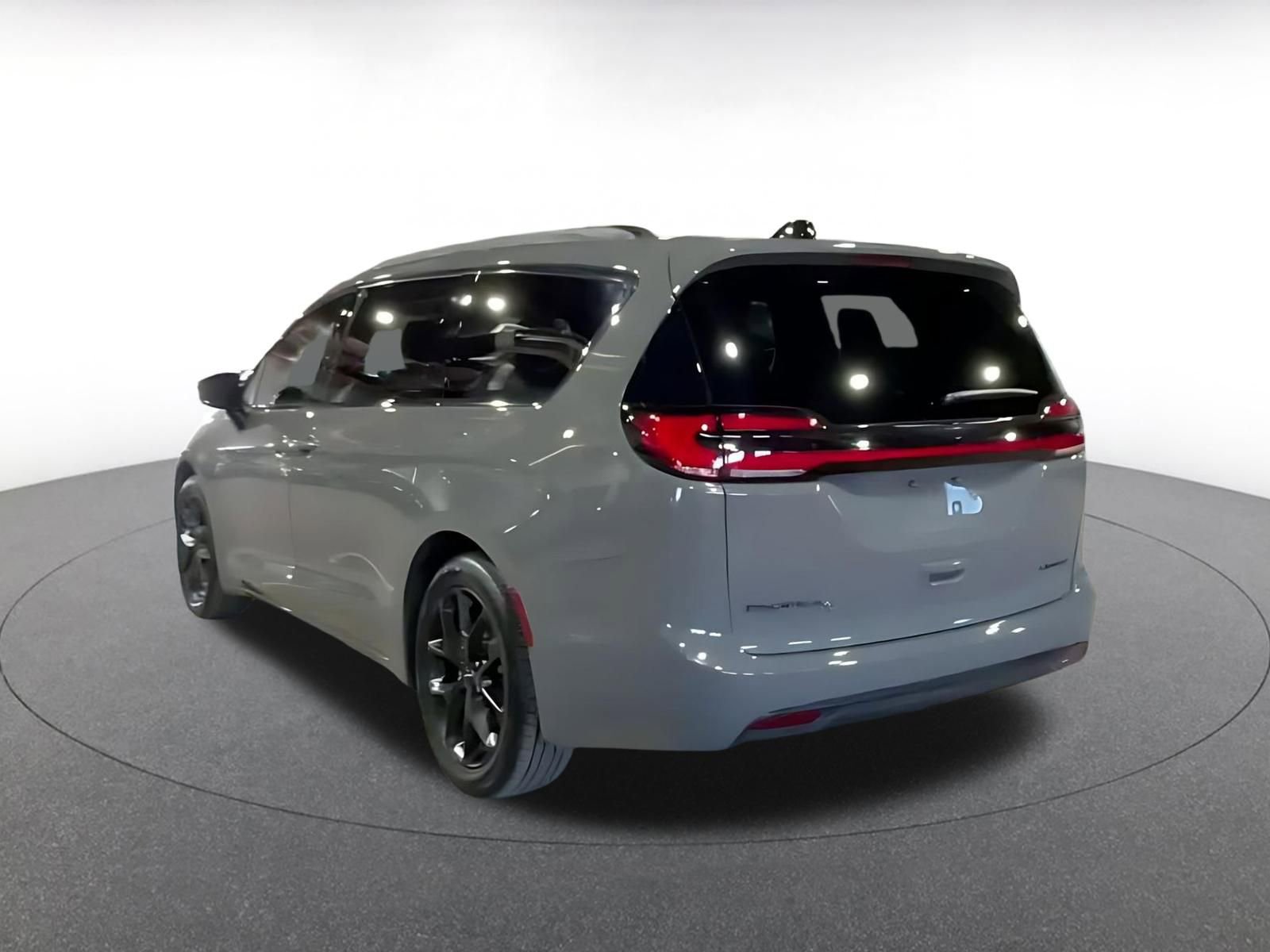 Thumbnail: 2025 Chrysler Pacifica - 9