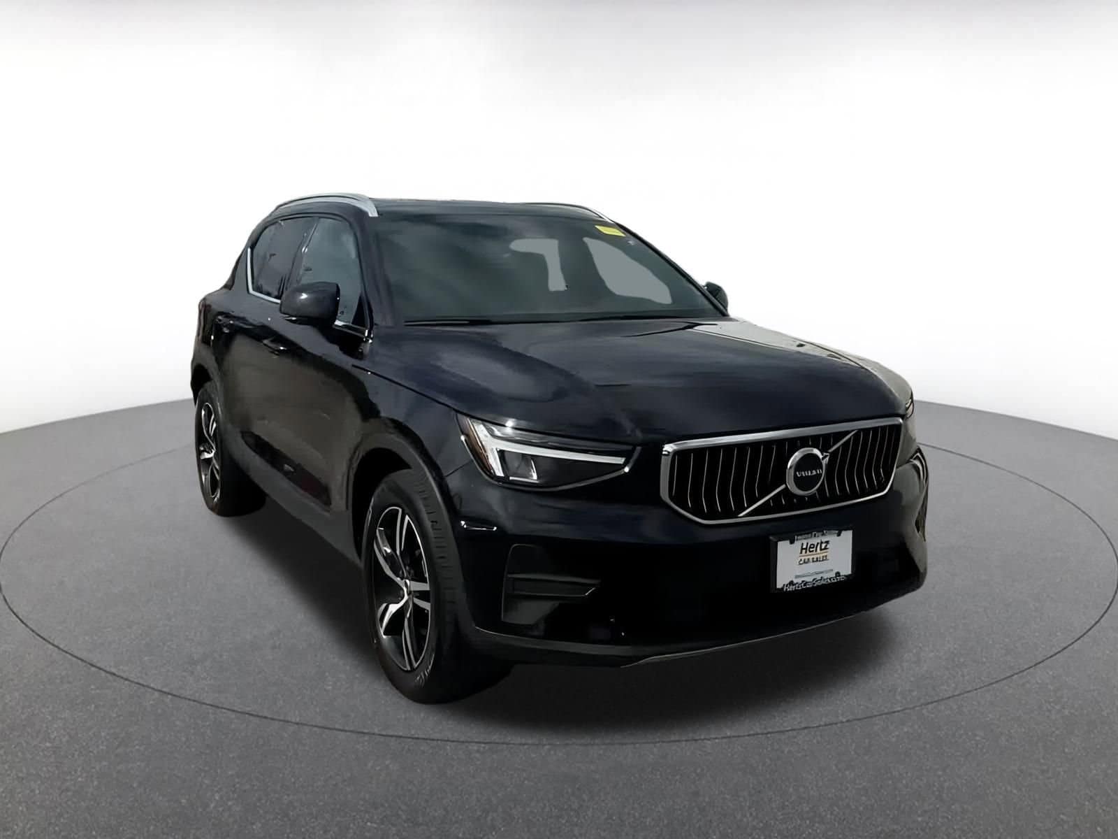 Thumbnail: 2024 Volvo XC40 - 3