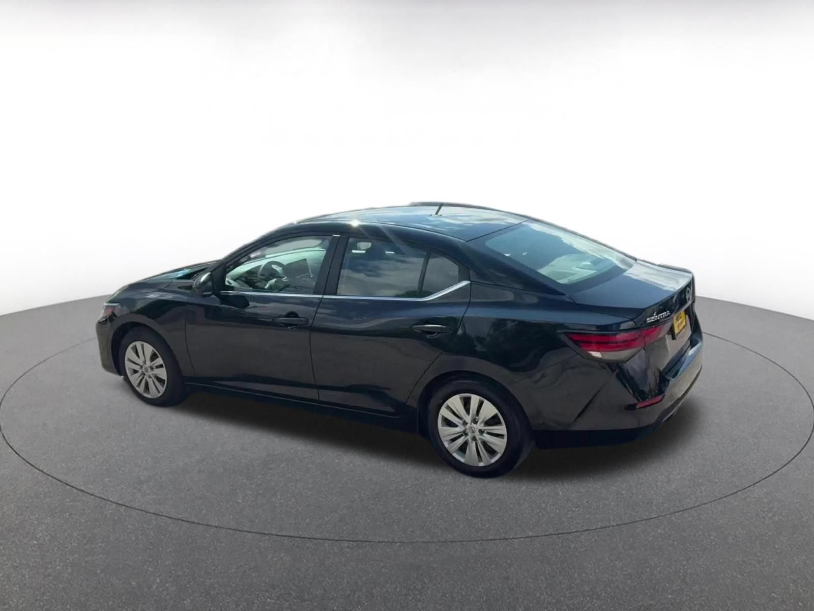 Thumbnail: 2025 Nissan Sentra - 10