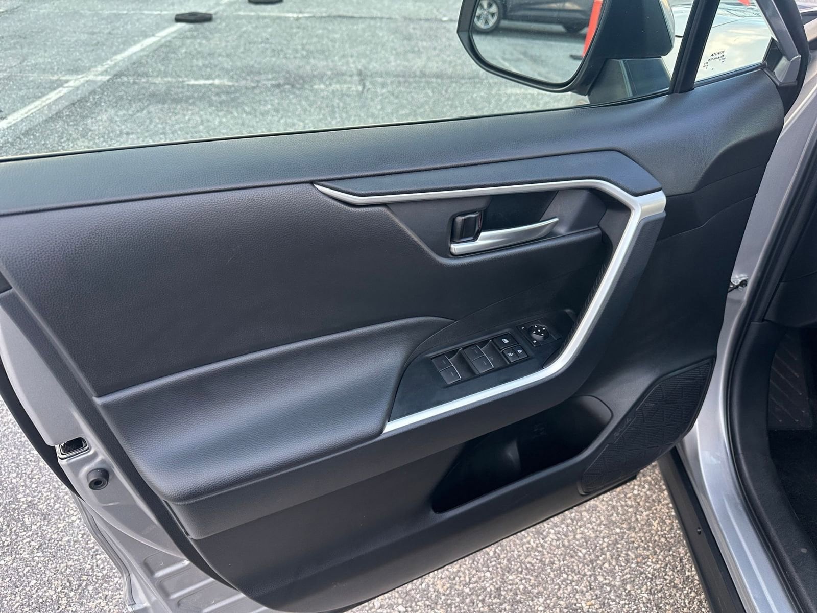 Thumbnail: 2025 Toyota RAV4 - 20