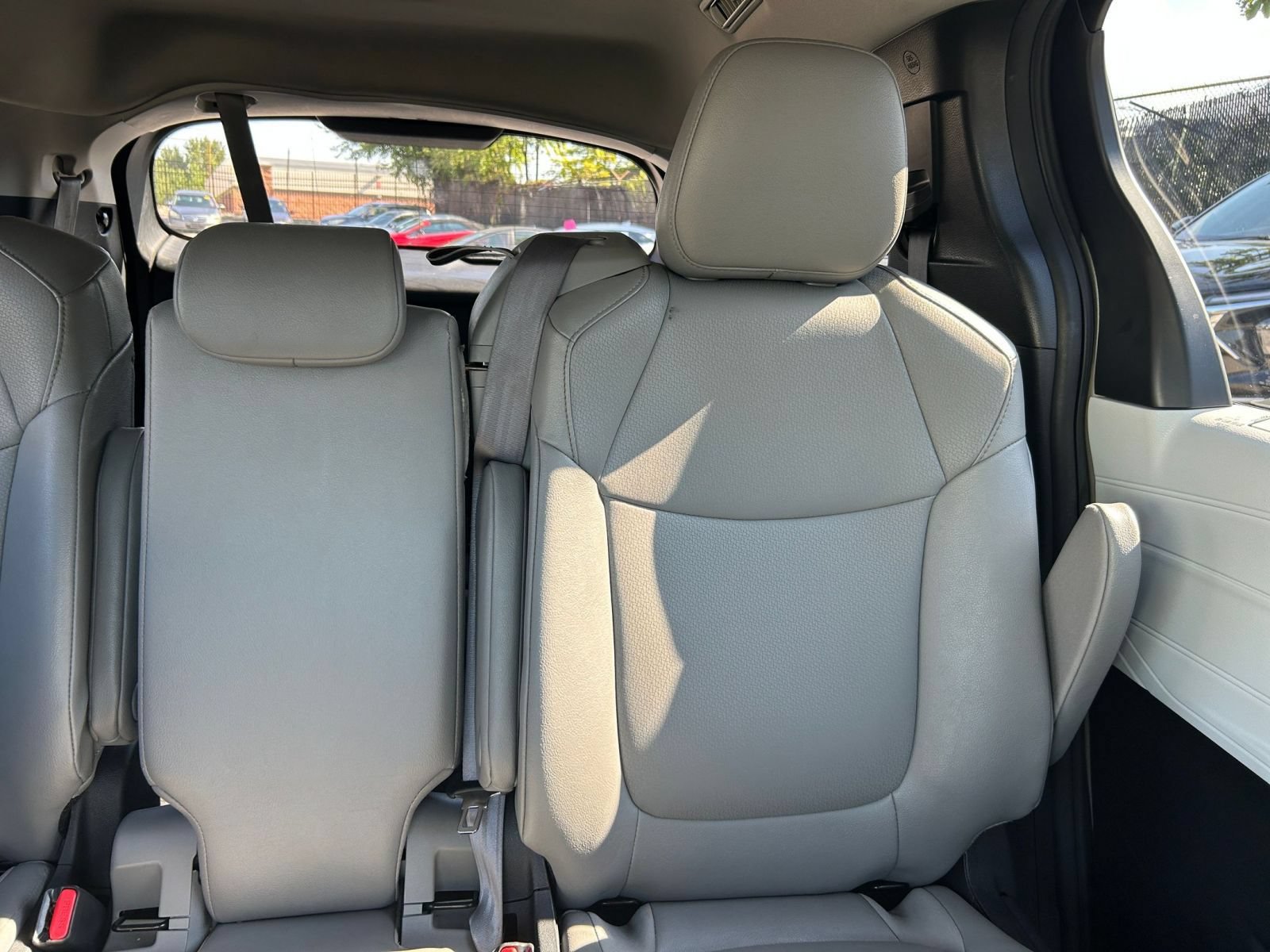 Thumbnail: 2025 Toyota Sienna - 35