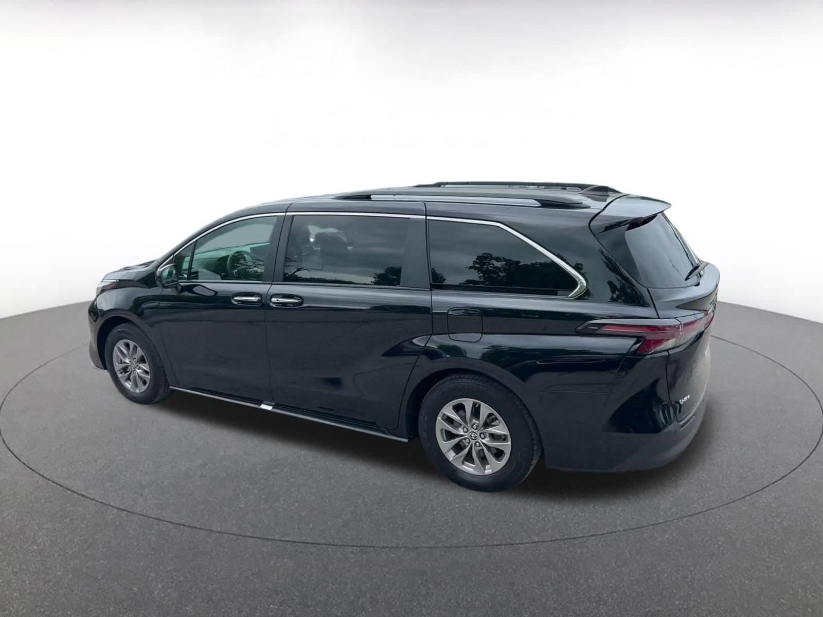 Thumbnail: 2025 Toyota Sienna - 9