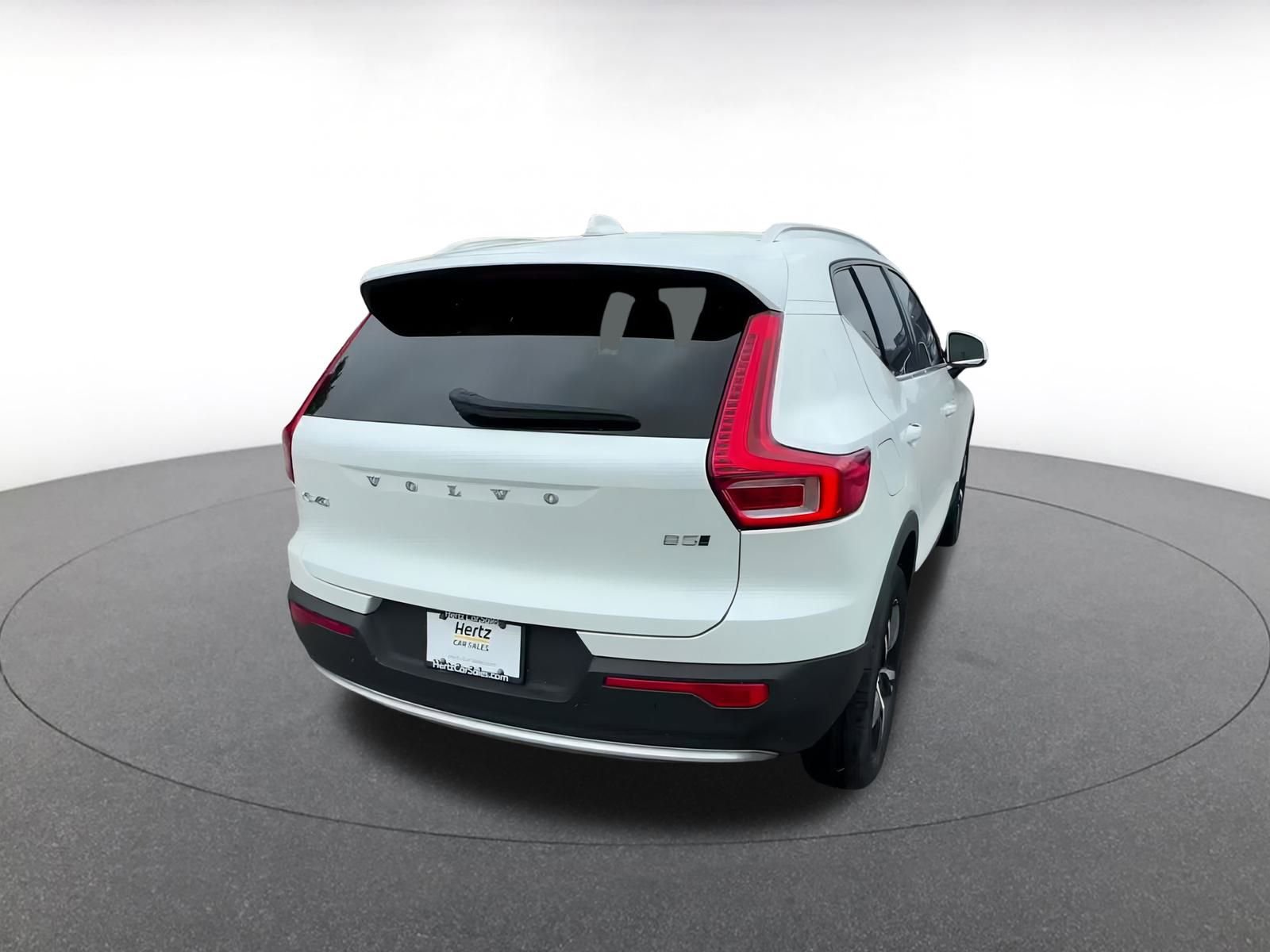 Thumbnail: 2024 Volvo XC40 - 14