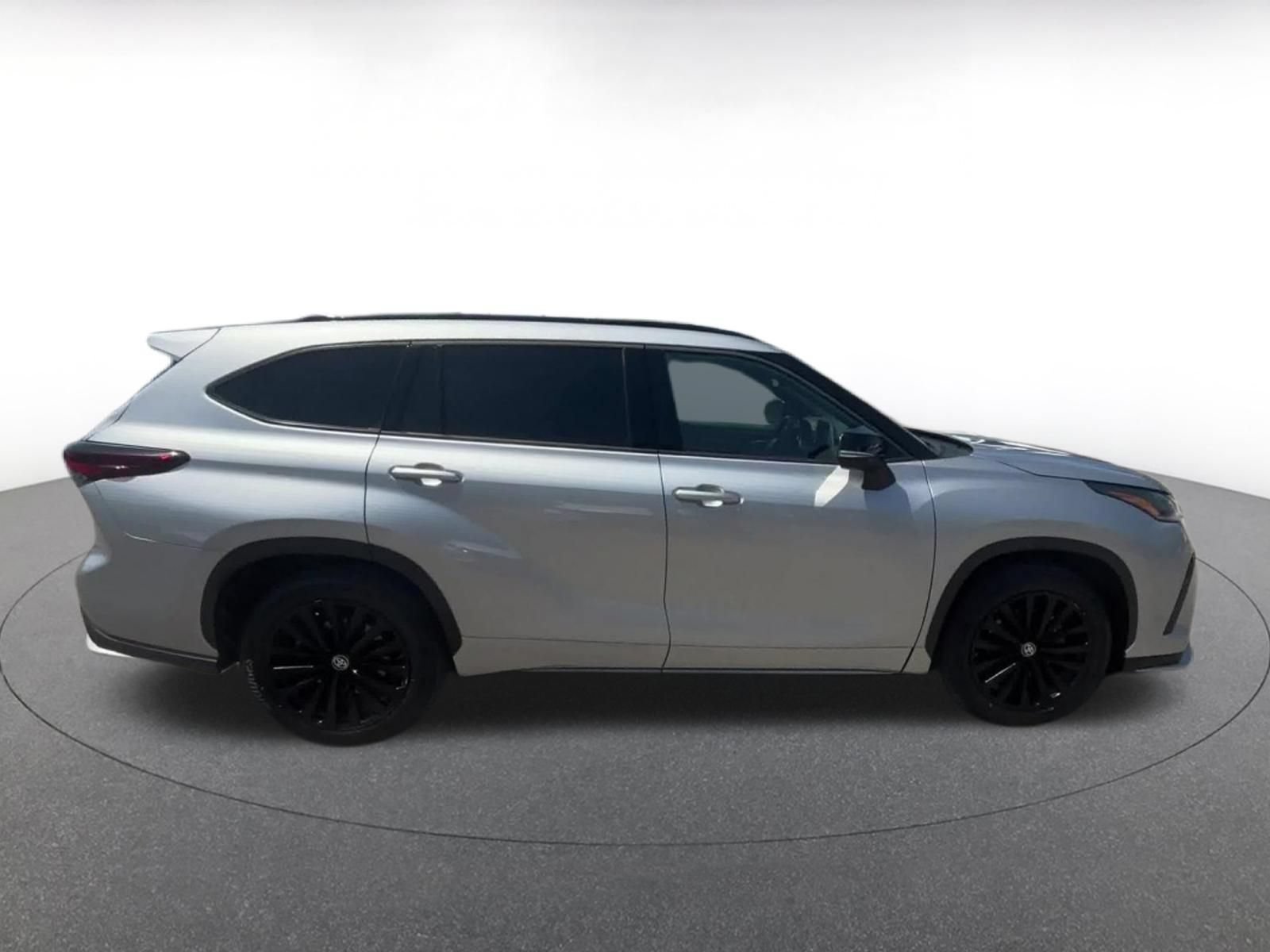 Thumbnail: 2025 Toyota Highlander - 16
