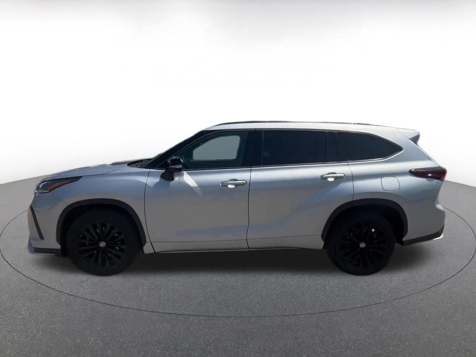 Thumbnail: 2025 Toyota Highlander - 9
