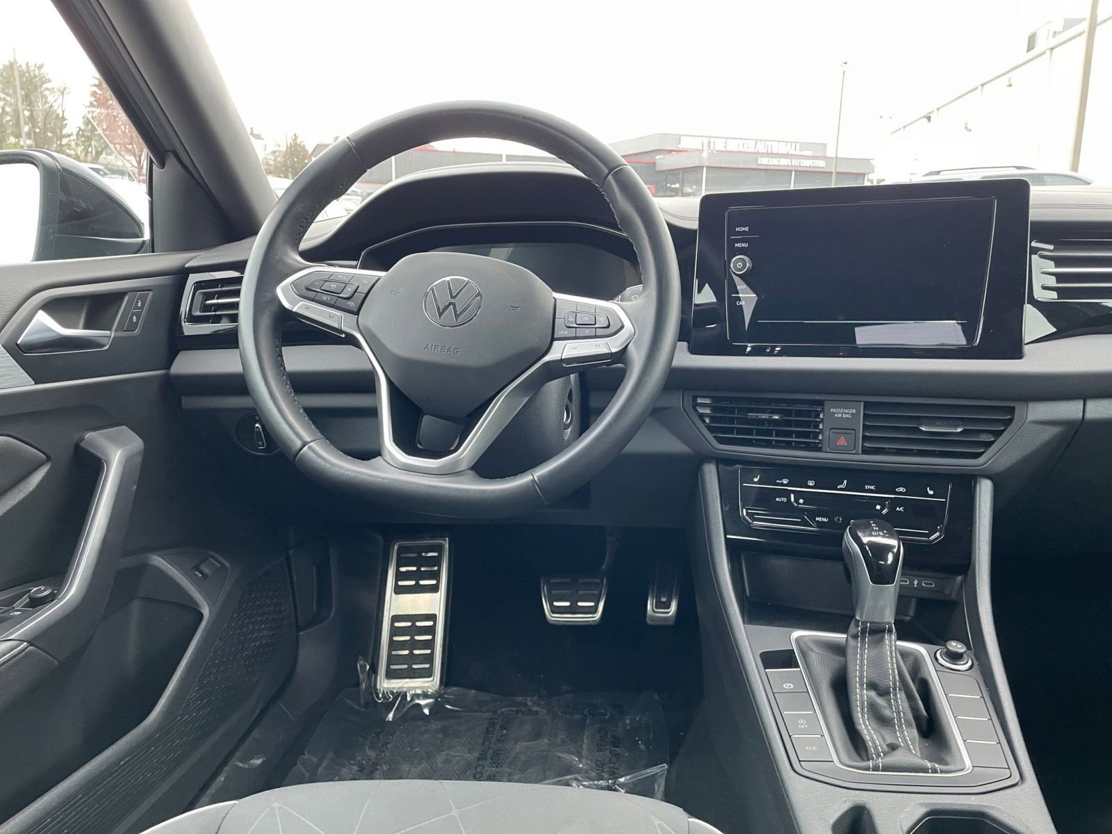 Thumbnail: 2025 Volkswagen Jetta - 32