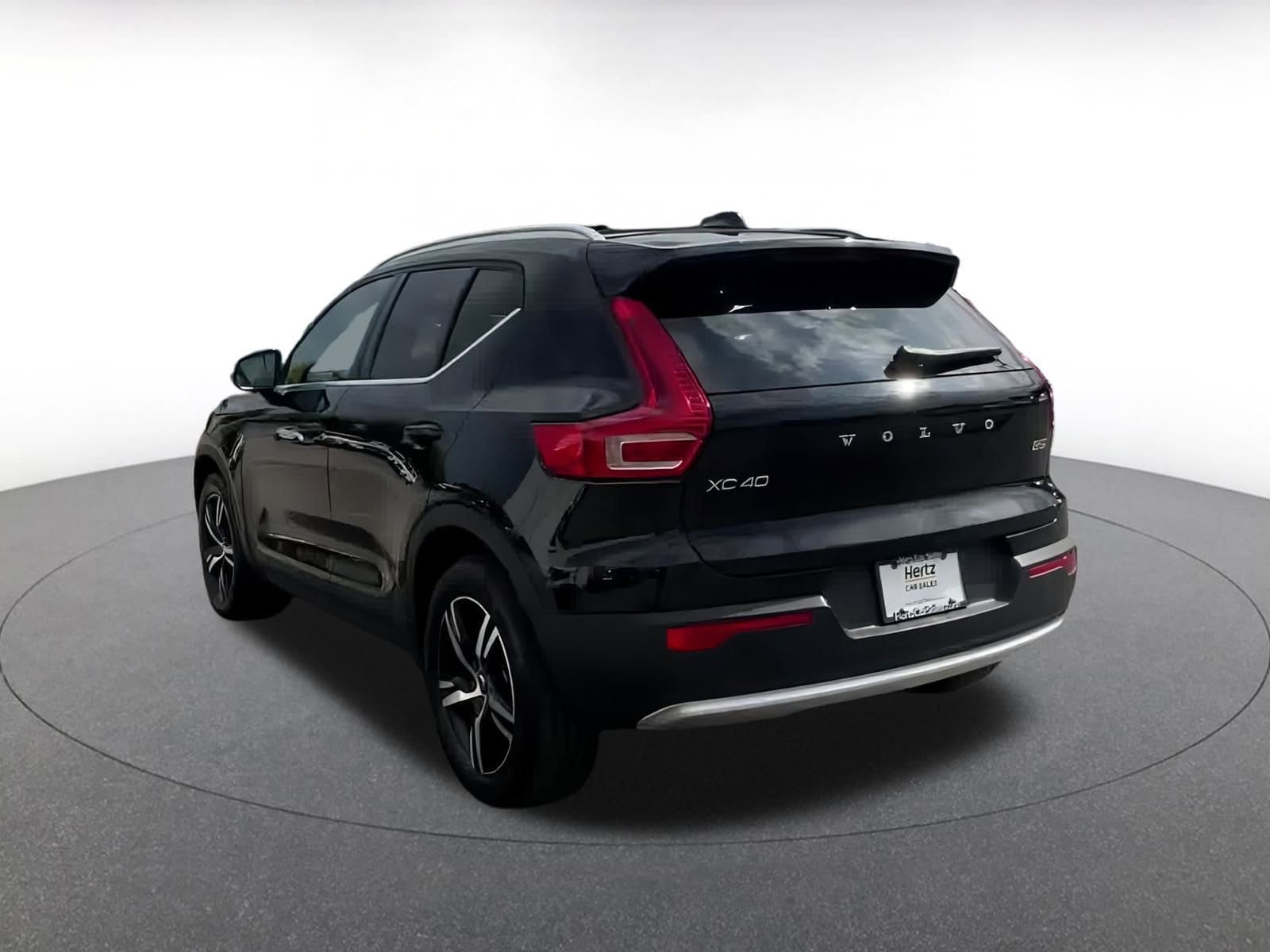 Thumbnail: 2024 Volvo XC40 - 11