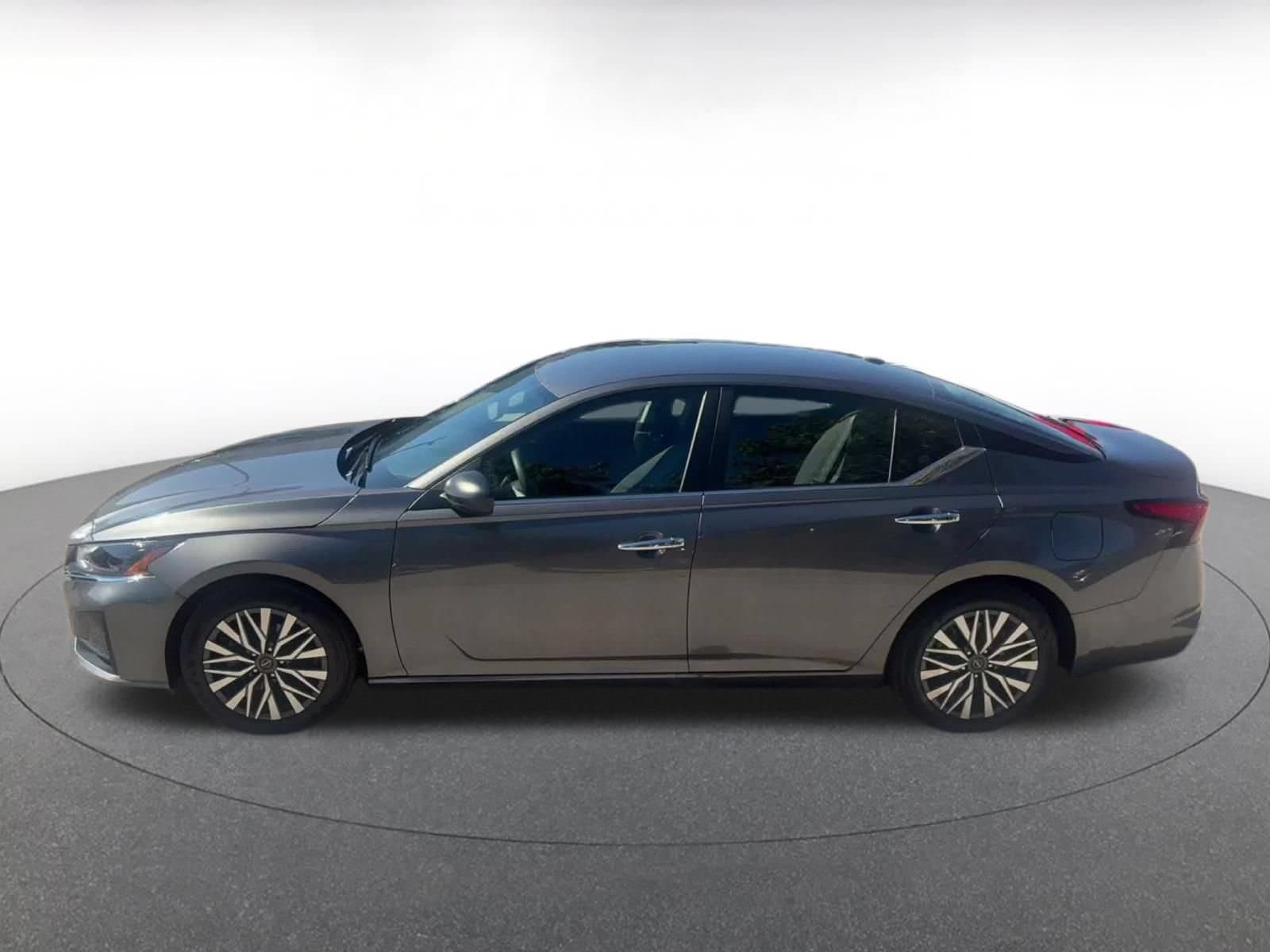 Thumbnail: 2025 Nissan Altima - 8