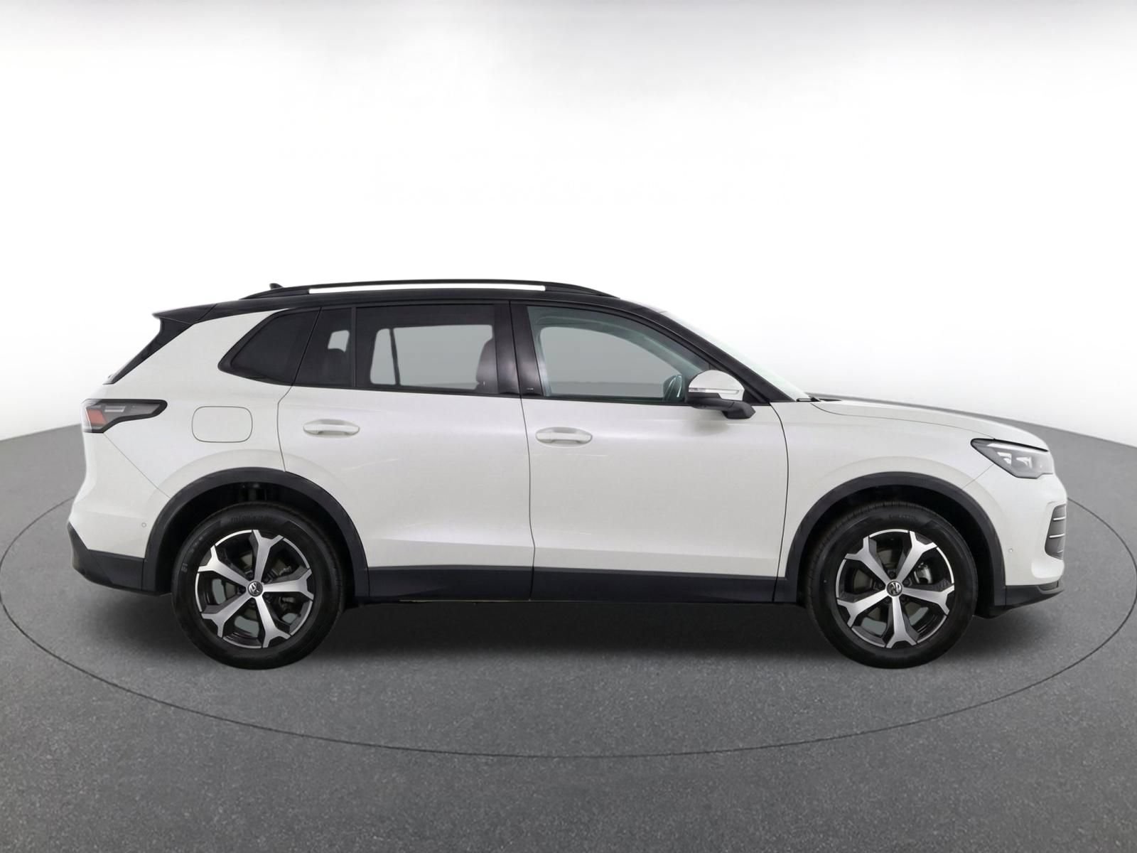 Thumbnail: 2026 Volkswagen Tiguan - 9