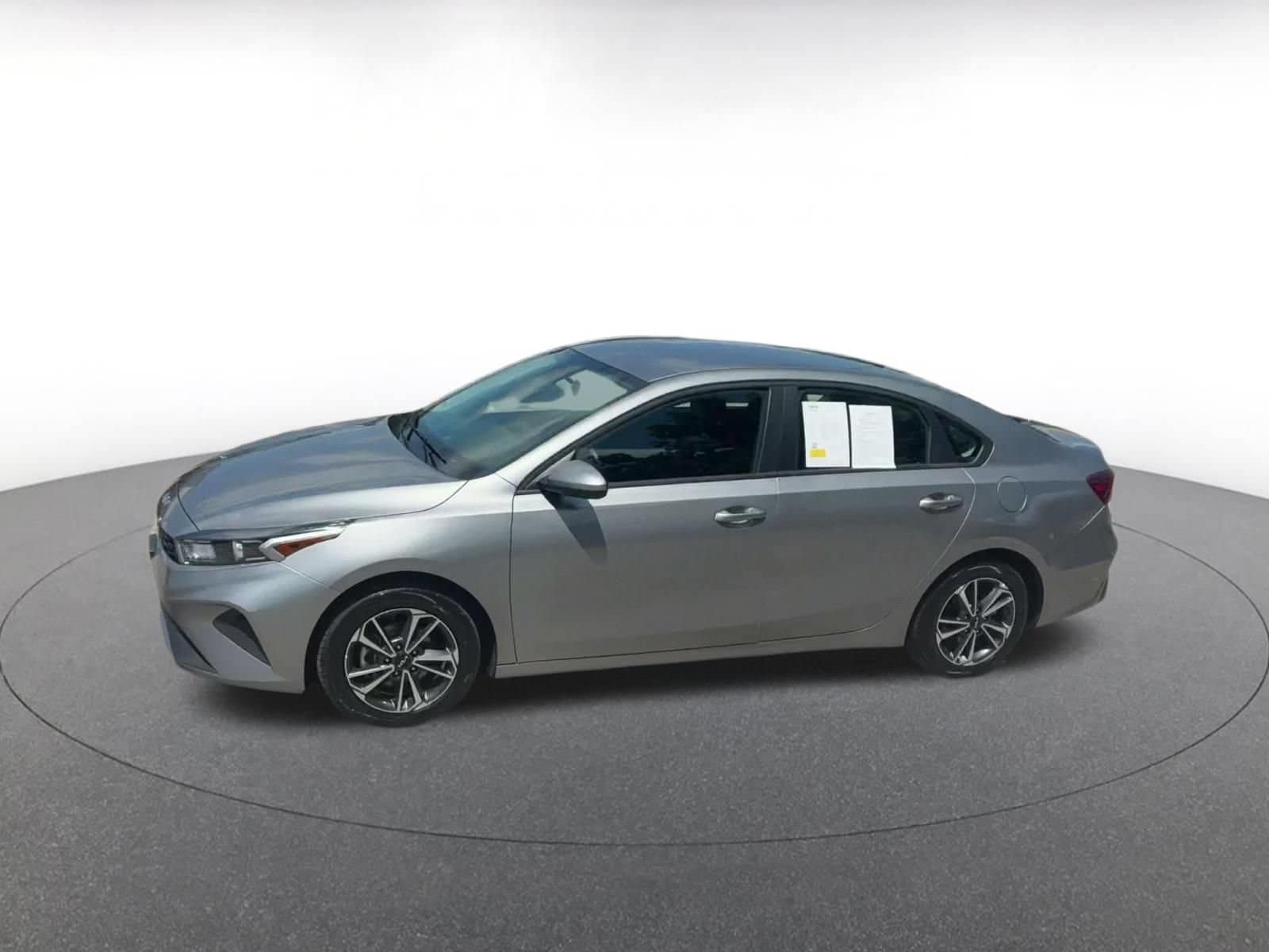 Thumbnail: 2024 Kia Forte - 8