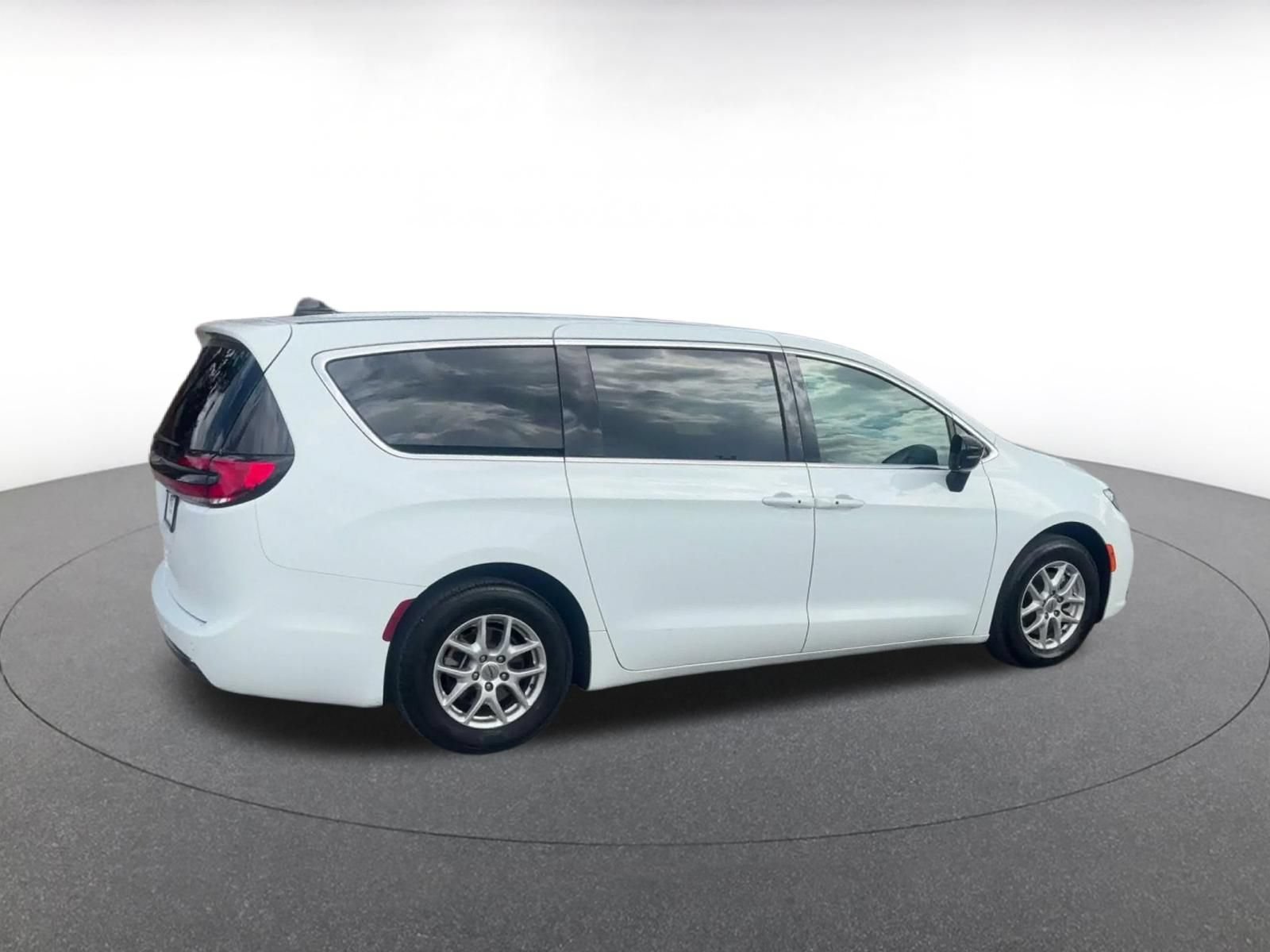 Thumbnail: 2025 Chrysler Pacifica - 12