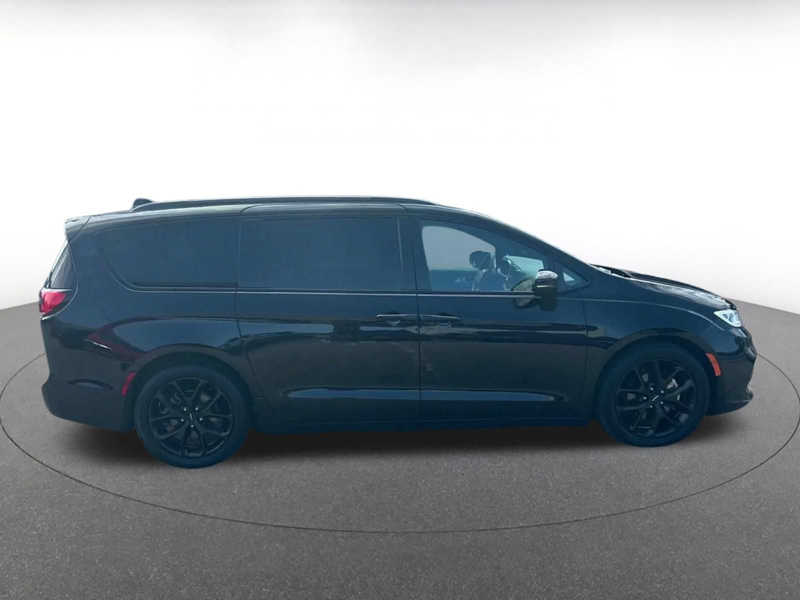 Thumbnail: 2025 Chrysler Pacifica - 13