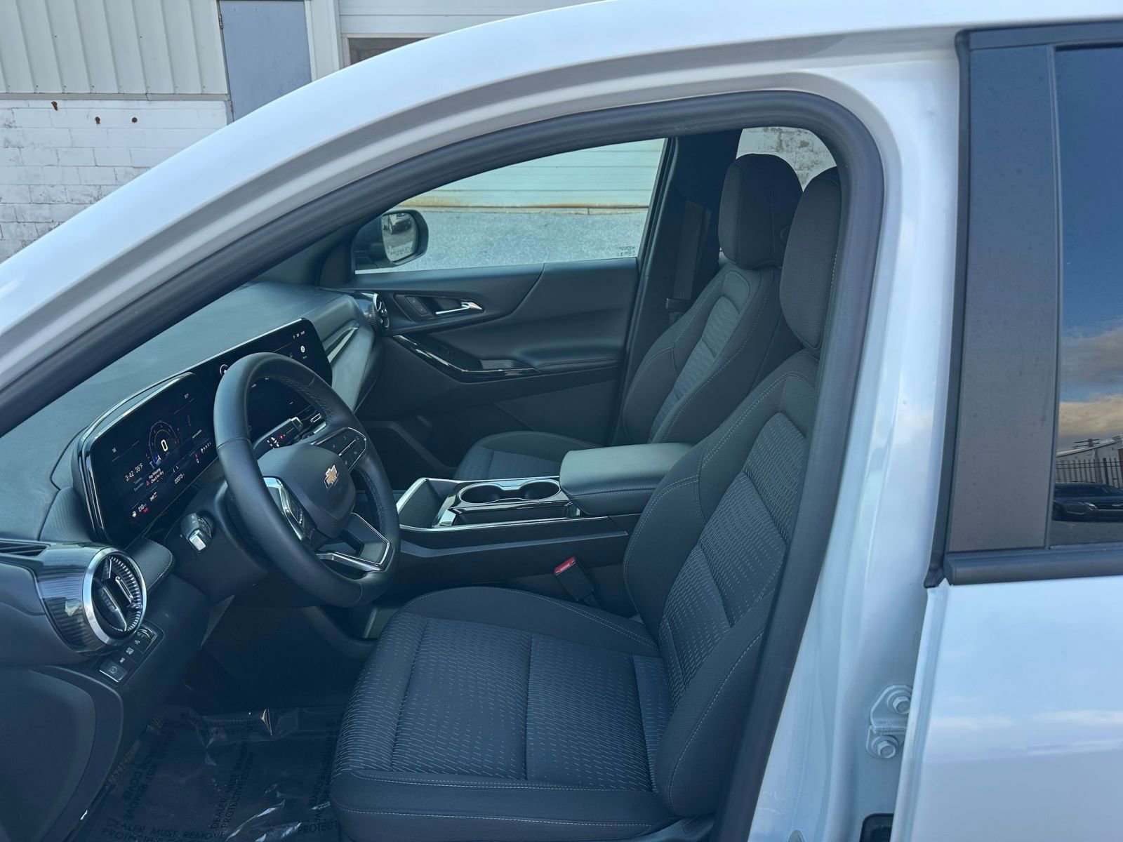 Thumbnail: 2025 Chevrolet Equinox - 25