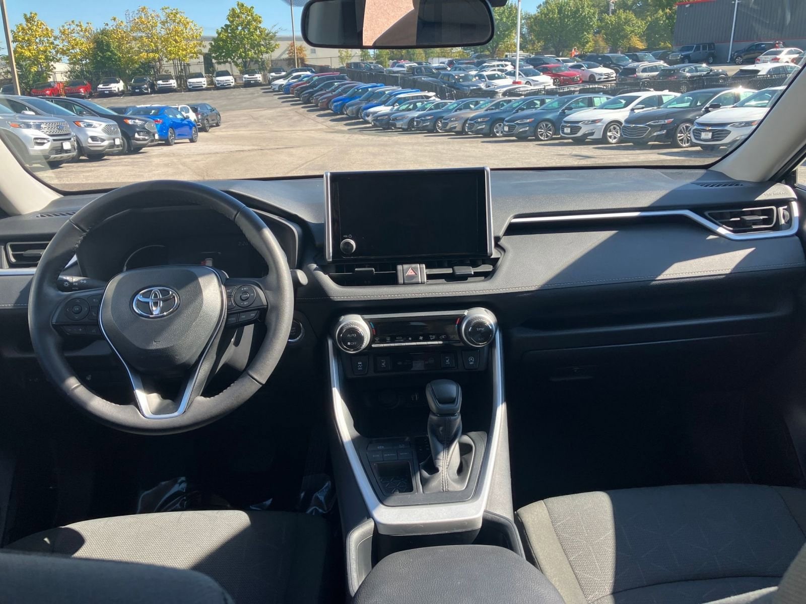 Thumbnail: 2025 Toyota RAV4 - 33