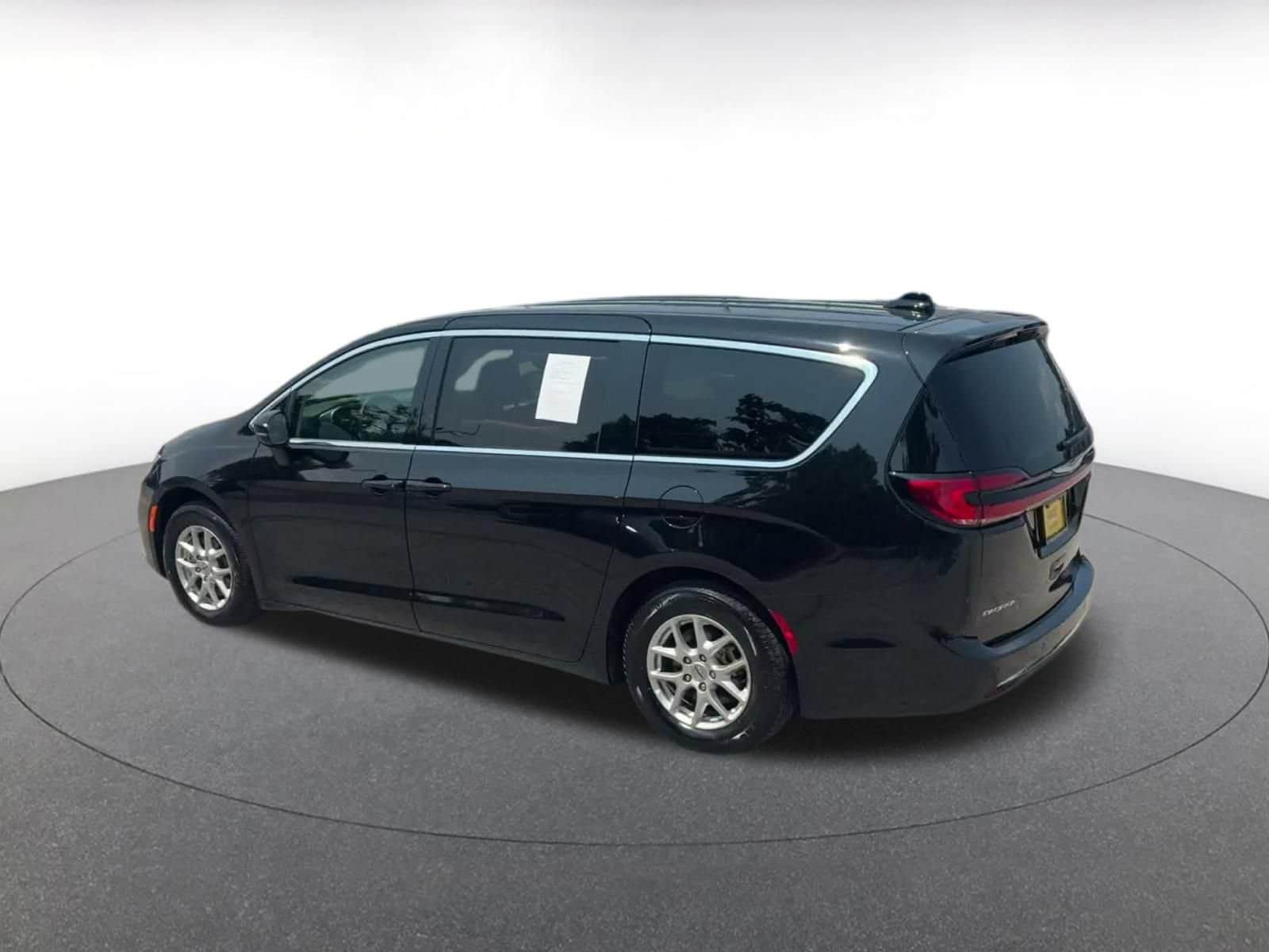 Thumbnail: 2024 Chrysler Pacifica - 9