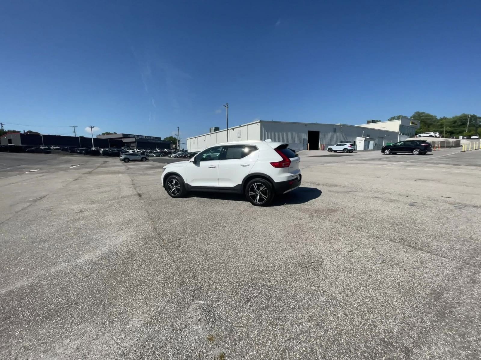 Thumbnail: 2024 Volvo XC40 - 16