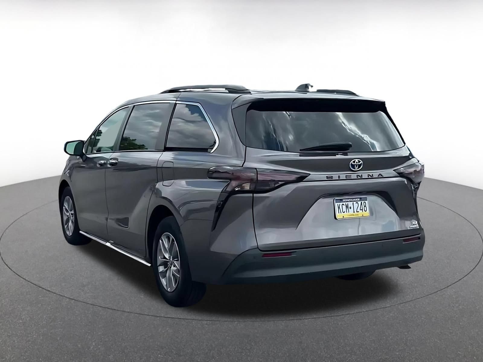 Thumbnail: 2023 Toyota Sienna - 9