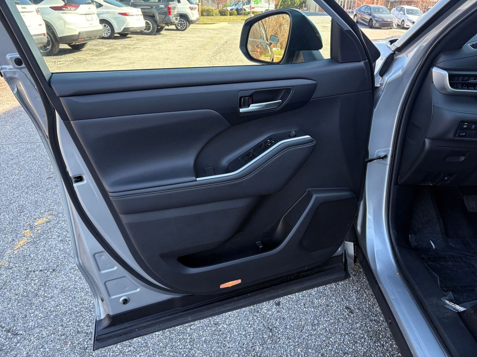 Thumbnail: 2024 Toyota Highlander - 18