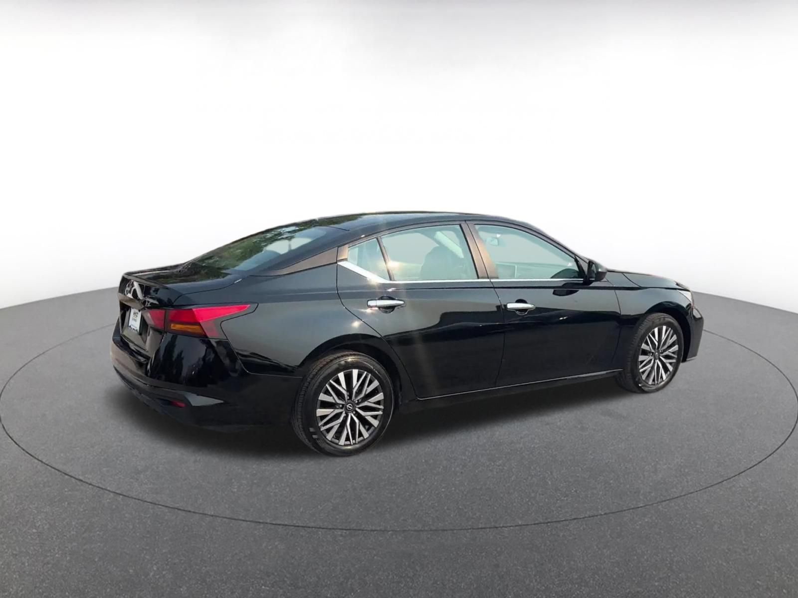 Thumbnail: 2025 Nissan Altima - 14