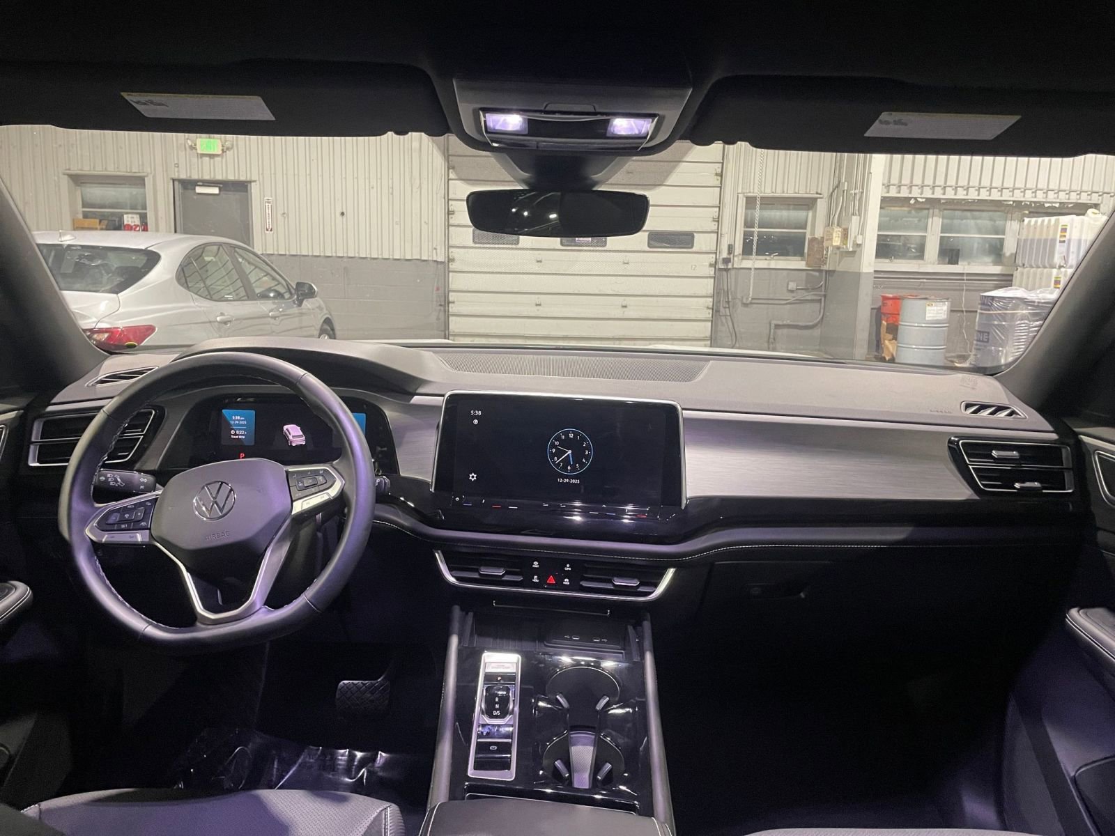 Thumbnail: 2025 Volkswagen Atlas - 33