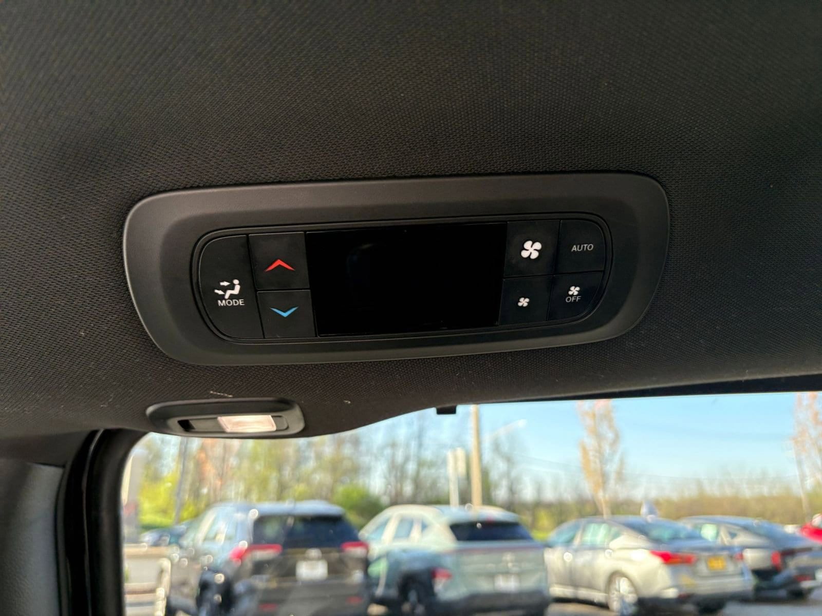 Thumbnail: 2025 Chrysler Pacifica - 25