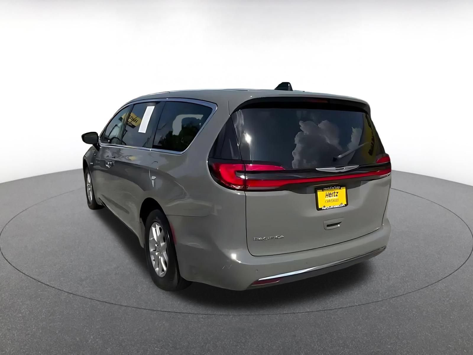 Thumbnail: 2025 Chrysler Pacifica - 11