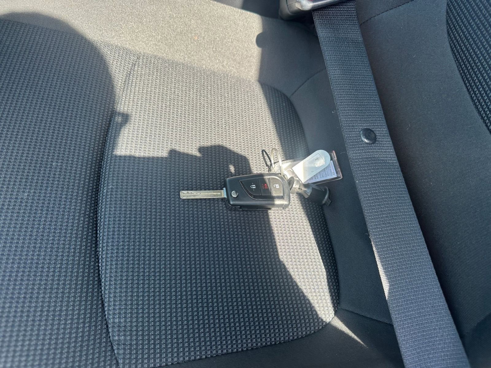 Thumbnail: 2025 Toyota RAV4 - 21