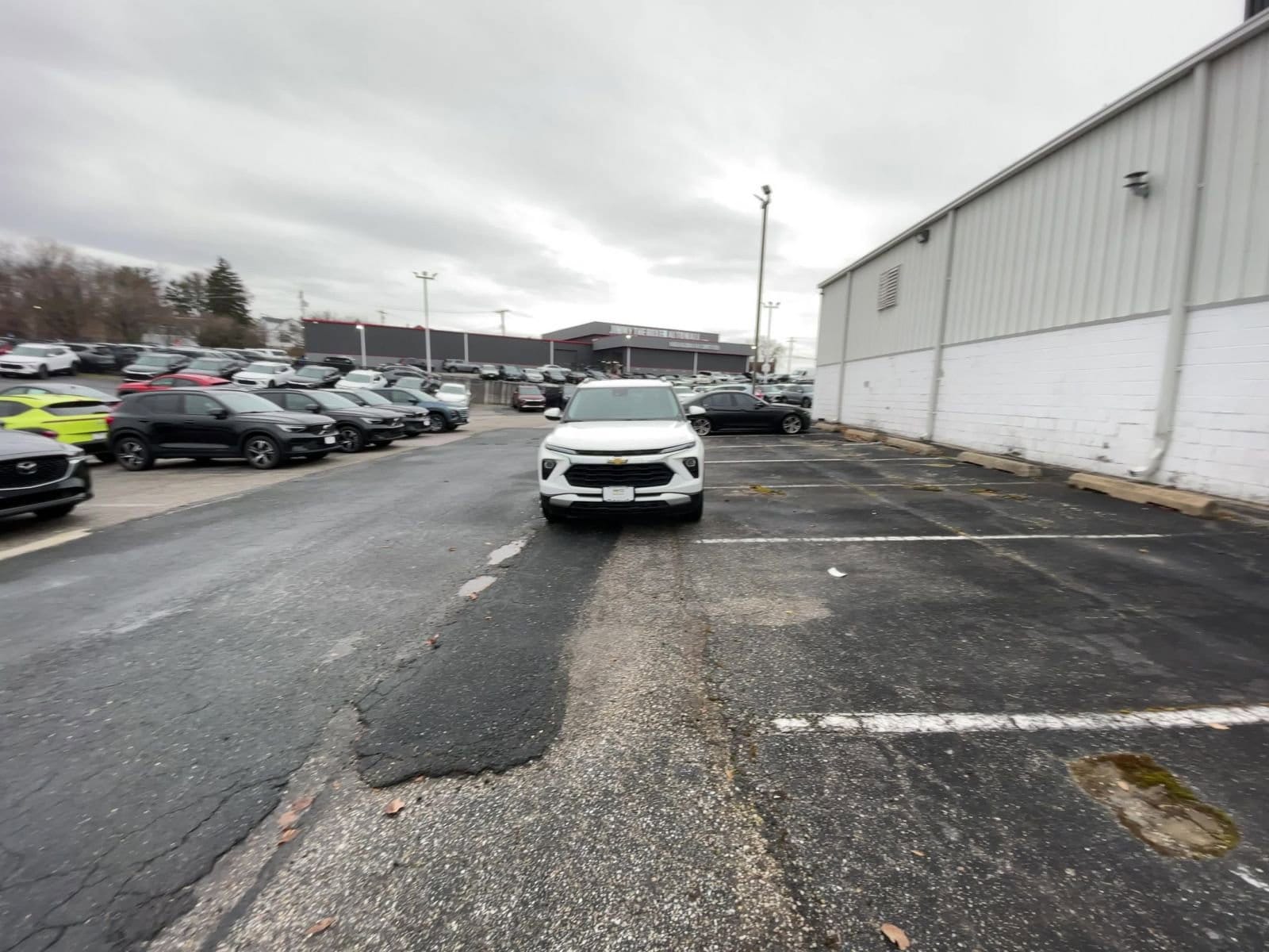 Thumbnail: 2025 Chevrolet TrailBlazer - 16