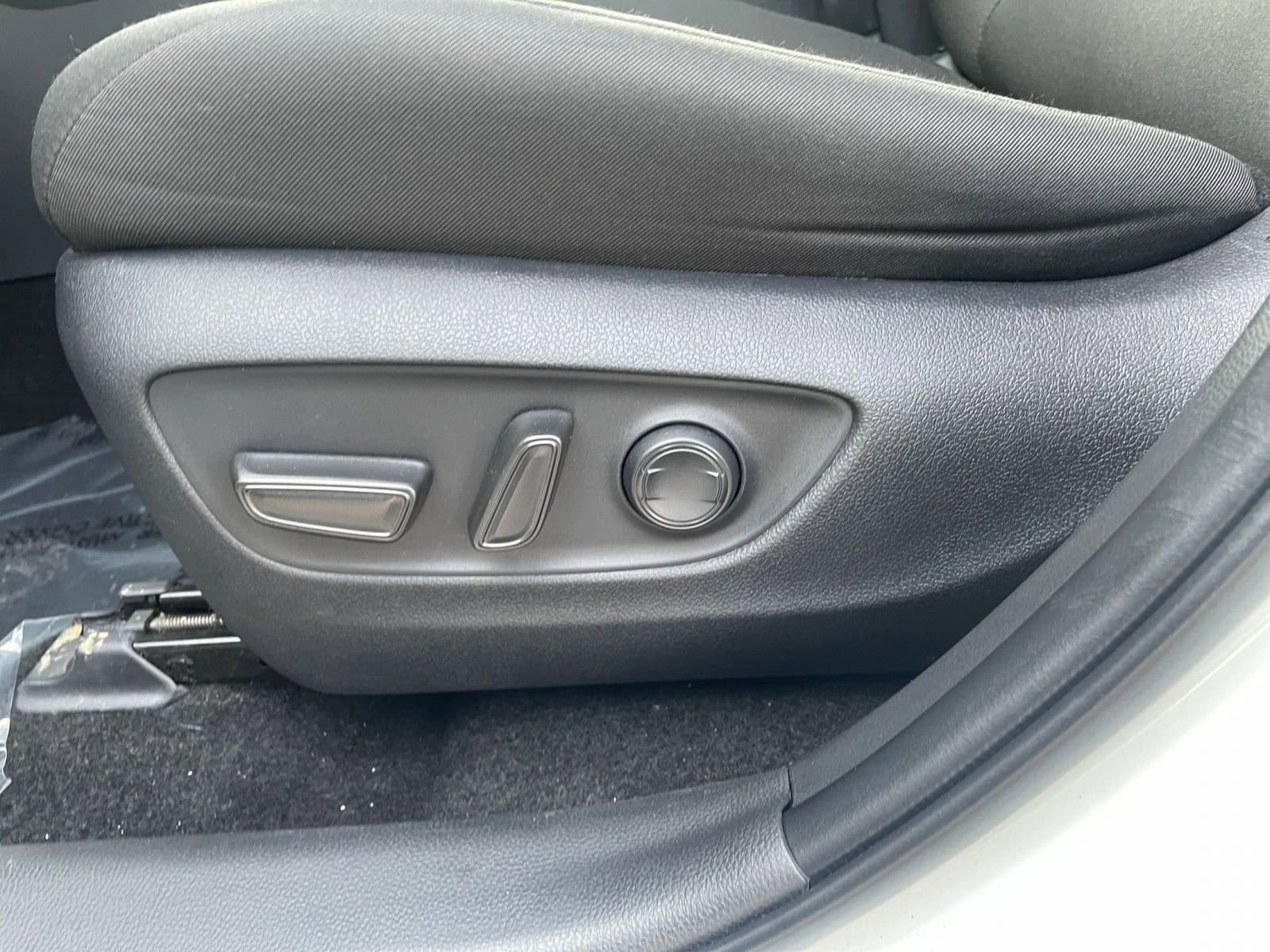 Thumbnail: 2025 Toyota RAV4 - 22