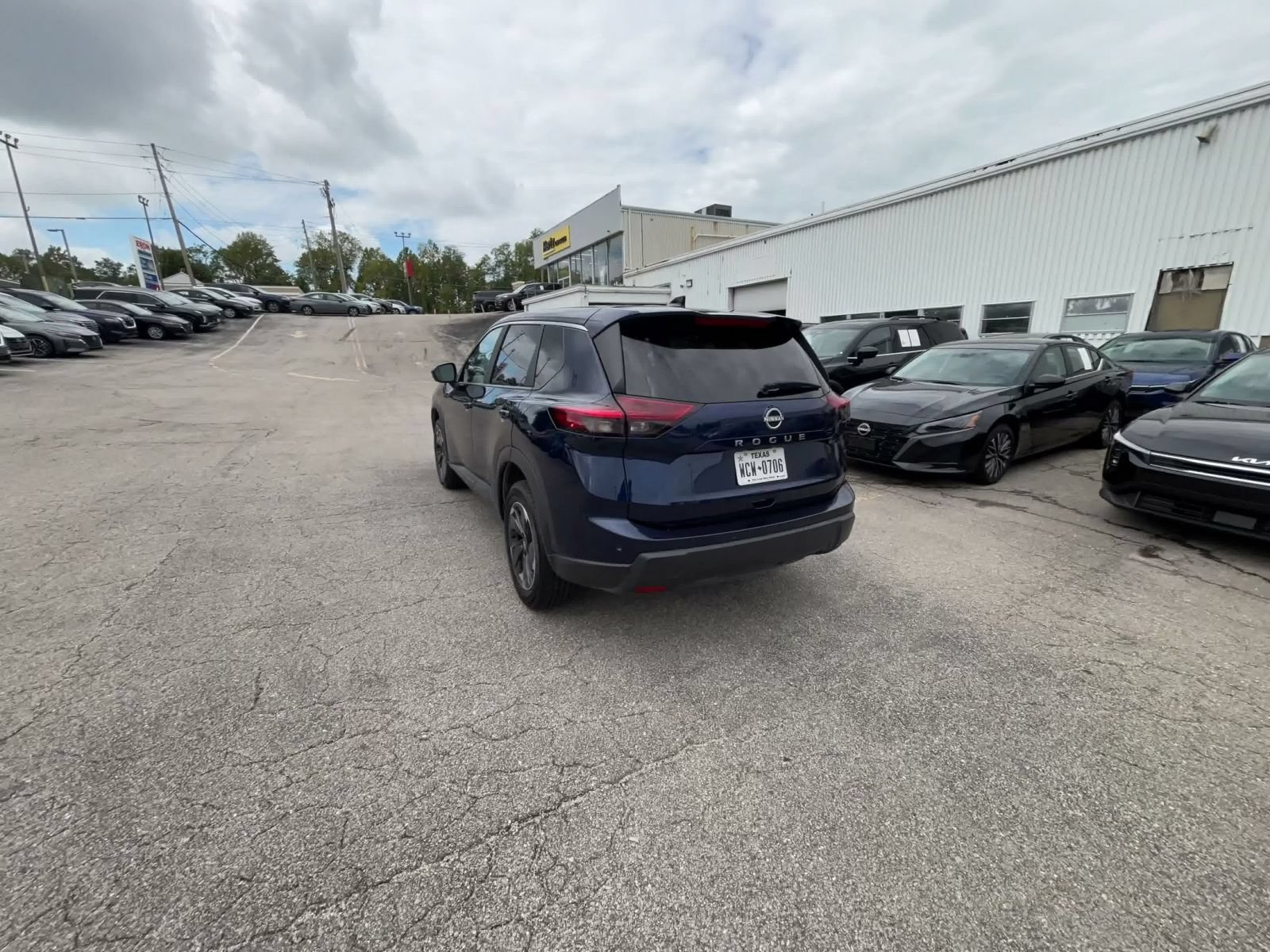 Thumbnail: 2025 Nissan Rogue - 10