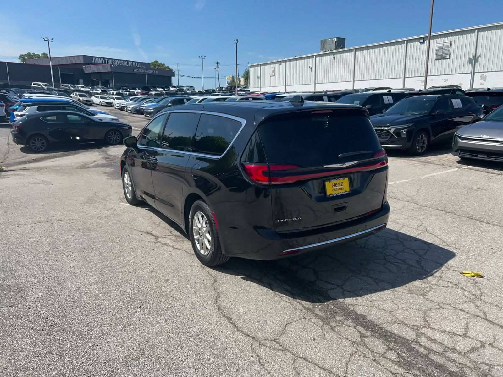 Thumbnail: 2025 Chrysler Pacifica - 10